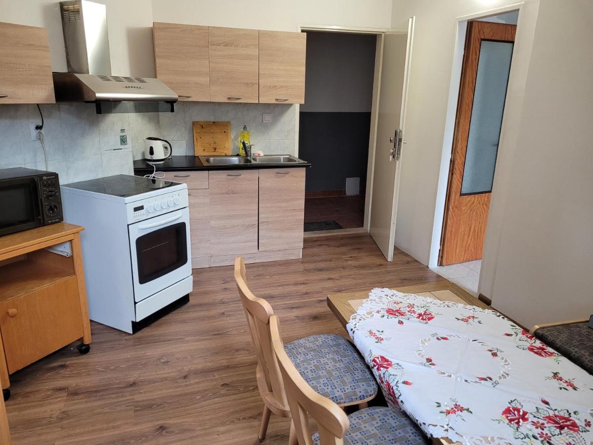Studentska Apartments Karlovy Vary Luaran gambar