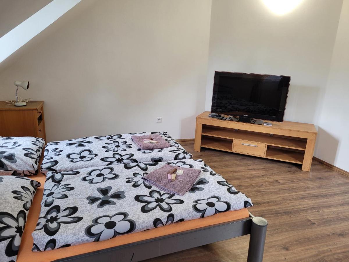 Studentska Apartments Karlovy Vary Luaran gambar